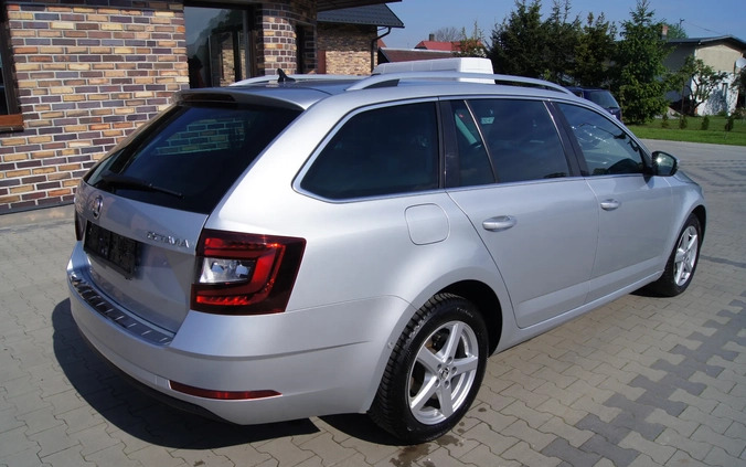 Skoda Octavia cena 23900 przebieg: 339000, rok produkcji 2017 z Miechów małe 301